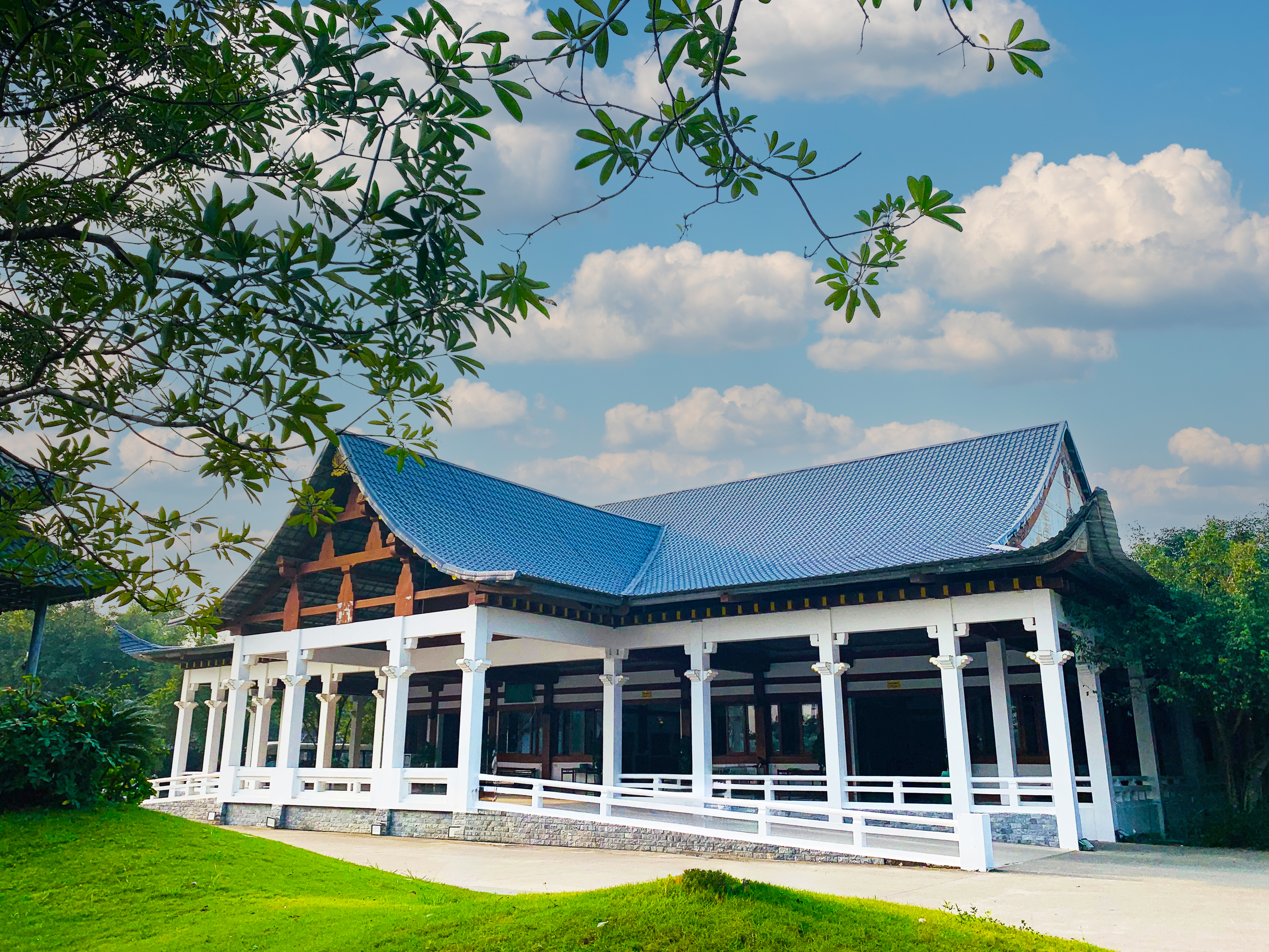 ティエンドゥック記念墓地公園